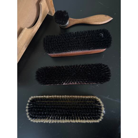 Esquire Footman Deluxe Vintage Shoe Shine Wooden Holder with Multiple Brushes - Picture 4 of 10